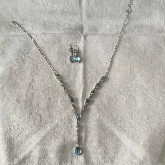Vintage Avon necklace and earring set - Picture 1 of 3
